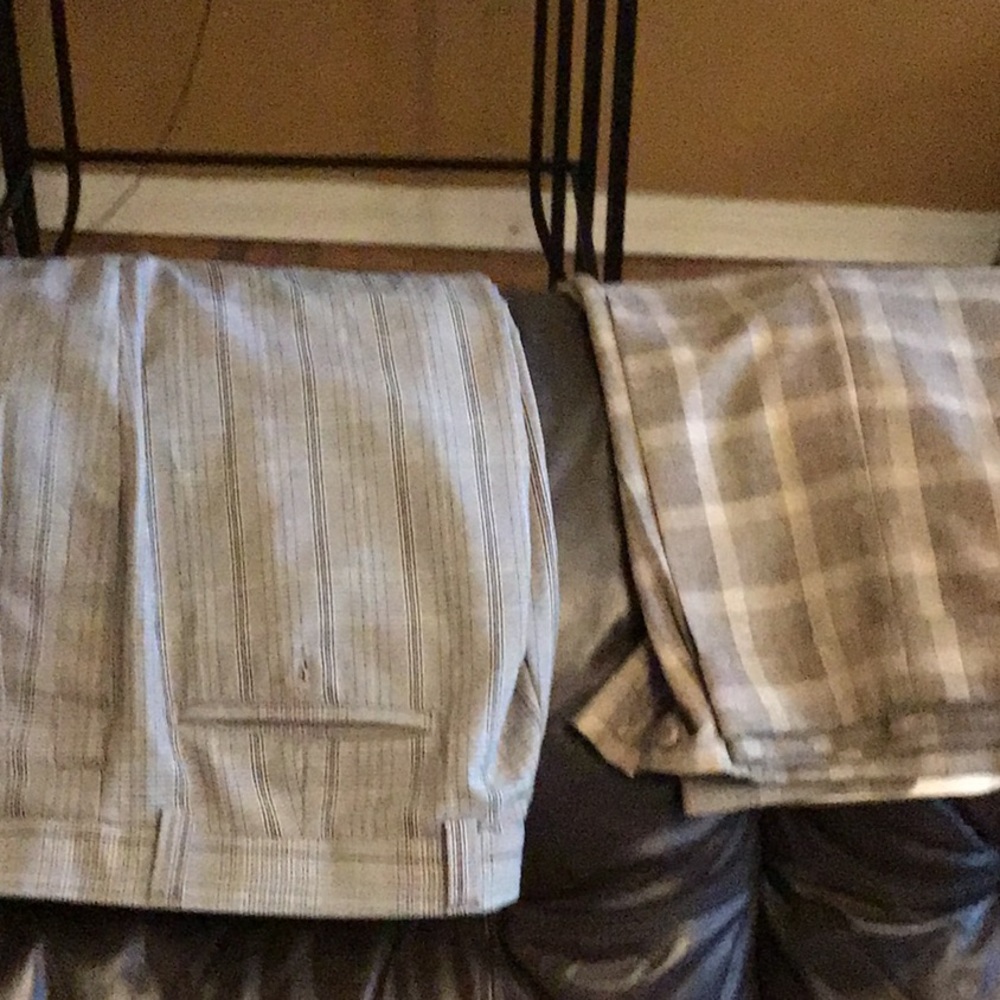 2 pairs of dress paints